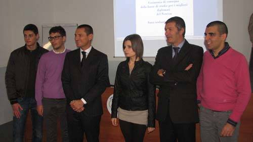 premiazione studenti isis newton varese da univa per voto maturita