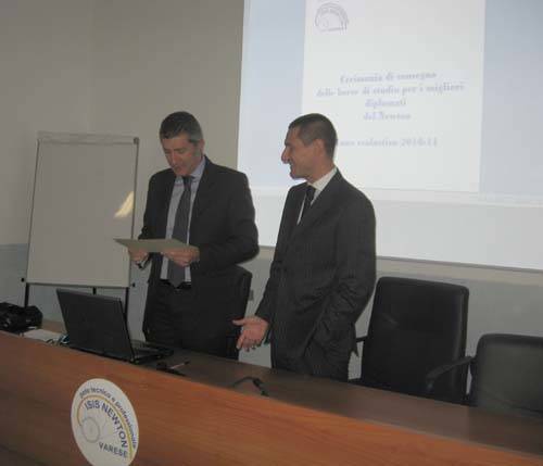 premiazione studenti isis newton varese da univa per voto maturita