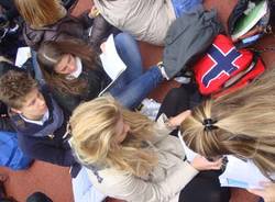 protesta liceo manzoni scuola varese ottobre 2011