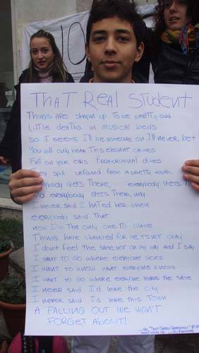 protesta liceo manzoni scuola varese ottobre 2011