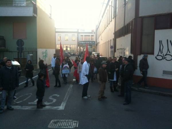 I dipendenti dell'Anovo protestano (inserita in galleria)