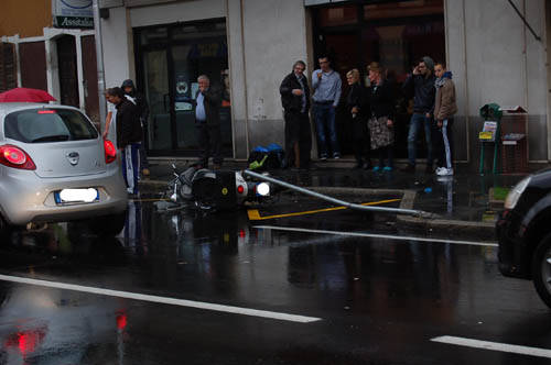 incidente castellanza motorino scooter pioggia