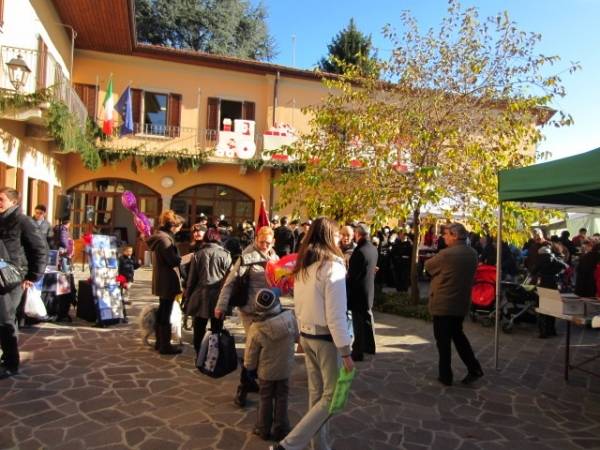 Mercatino a Galliate (inserita in galleria)