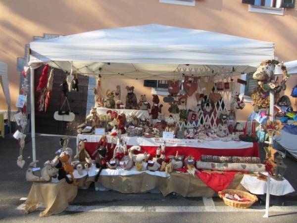 Mercatino a Galliate (inserita in galleria)
