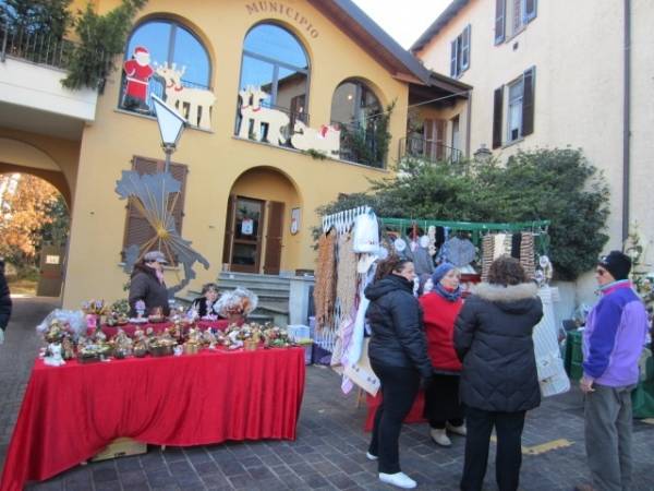 Mercatino a Galliate (inserita in galleria)