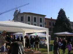 Mercatino a Varano Borghi (inserita in galleria)