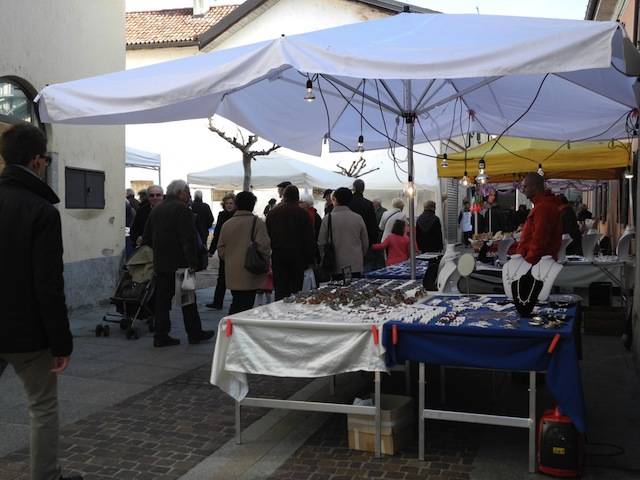 mercatino angera autunno