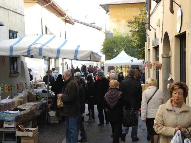 mercatino angera autunno