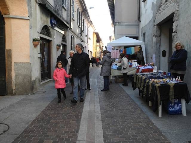 mercatino angera autunno