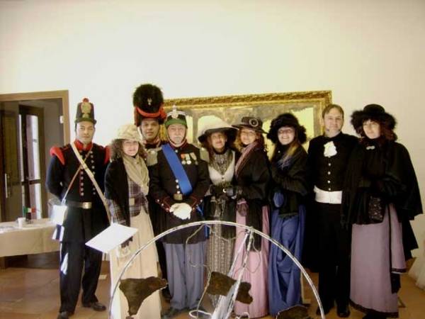 Mercatino patriottico a Galliate (inserita in galleria)