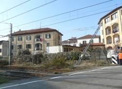 palo abbattuto ferrovia gazzada passaggio a livello (per gallerie fotografiche)