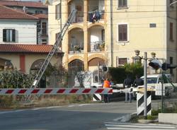 palo abbattuto ferrovia gazzada passaggio a livello (per gallerie fotografiche)