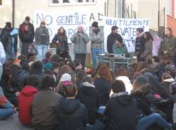 protesta liceo classico cairoli varese giovanni gentile novembre 2011