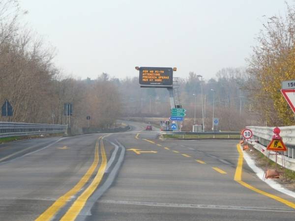 rotonda a26 besnate autostrada 2011 uscita (per gallerie fotografiche)