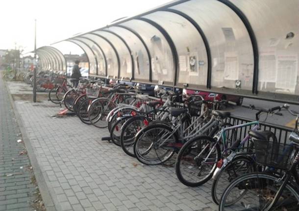 biciclette distrutte parcheggio stazione nord busto arsizio