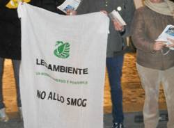 Blitz di Legambiente in centro a Varese (inserita in galleria)