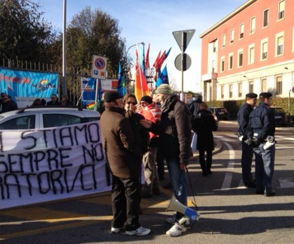 Cgil, Cisl e Uil contro la manovra (inserita in galleria)