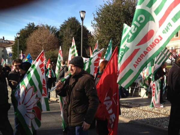 Cgil, Cisl e Uil contro la manovra (inserita in galleria)