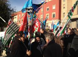 Cgil, Cisl e Uil contro la manovra (inserita in galleria)