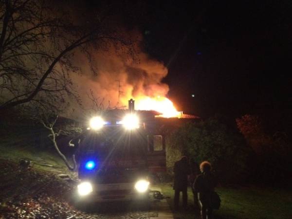 Incendio villa a Galliate (inserita in galleria)