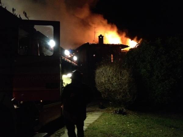 Incendio villa a Galliate (inserita in galleria)