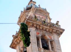 La corona di Natale sul Bernascone (inserita in galleria)