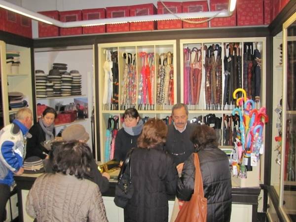 Negozi antichi a Saronno (inserita in galleria)