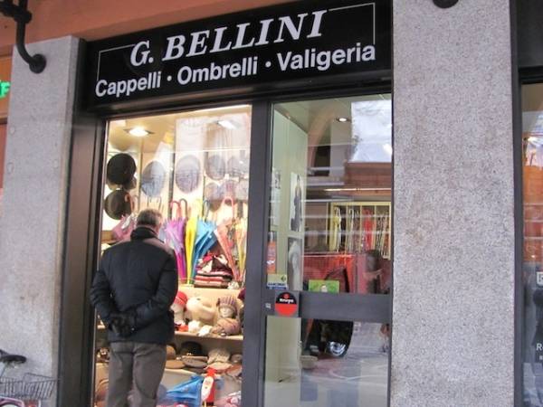 Negozi antichi a Saronno (inserita in galleria)
