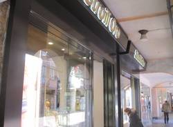 Nuovo e antico tra le vetrine del centro di Varese (inserita in galleria)