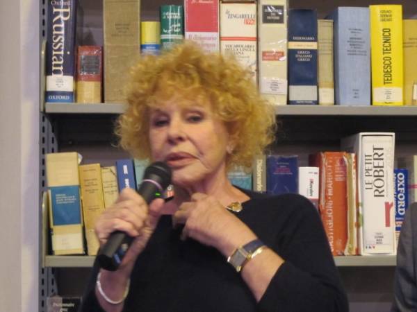 Ornella Vanoni in città (inserita in galleria)