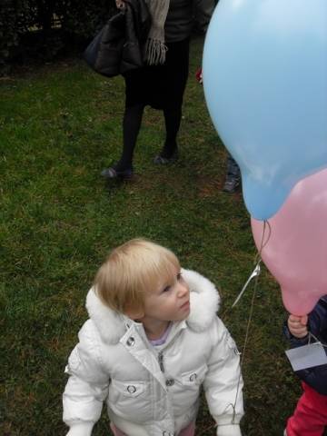 Palloncini in cielo per l'asilo nido (inserita in galleria)