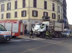 Pedone investito in centro a Varese (inserita in galleria)