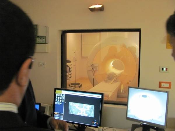Risonanza magnetica a Tradate (inserita in galleria)