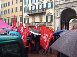 Sindacati in sciopero a Varese (inserita in galleria)