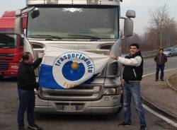 Autotrasportatori bloccano l'Hupac (inserita in galleria)