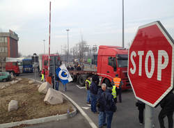 Autotrasportatori bloccano l'Hupac (inserita in galleria)