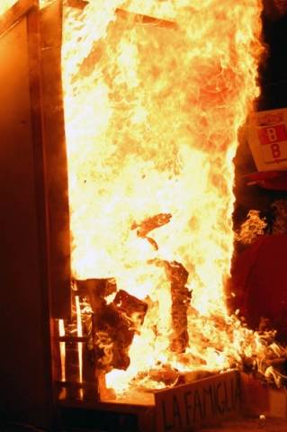 Brucia la Gioeubia a Busto (inserita in galleria)