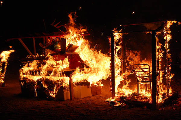 Brucia la Gioeubia a Busto (inserita in galleria)