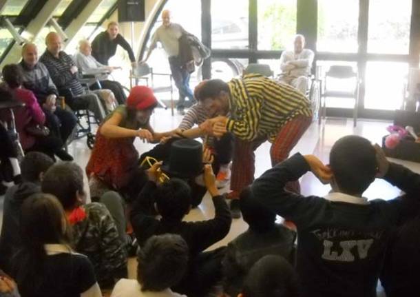 clown di corsia stringhe colorate