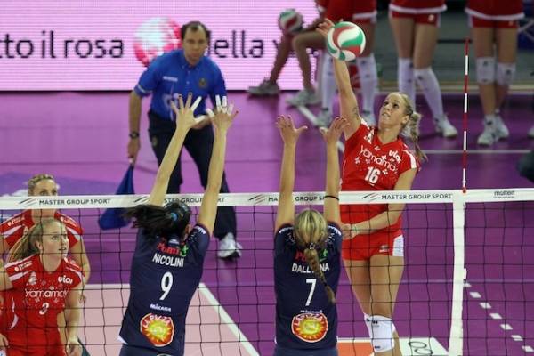 Coppa Italia alle farfalle della Yamamay (inserita in galleria)