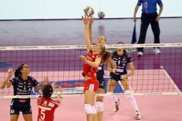 Coppa Italia alle farfalle della Yamamay (inserita in galleria)