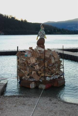 Falò della befana a Laveno (inserita in galleria)