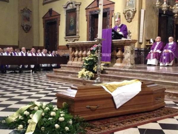 Funerali don Marco (inserita in galleria)