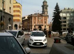 I taxi in piazza a Vaese (inserita in galleria)