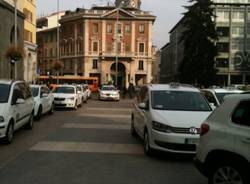 I taxi in piazza a Vaese (inserita in galleria)