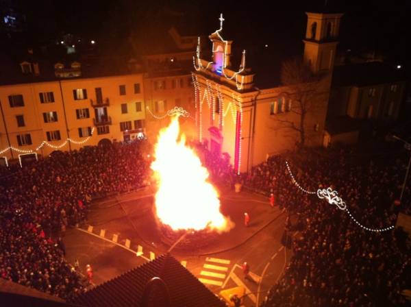 Il Falò di sant'Antonio, foto dei lettori (inserita in galleria)
