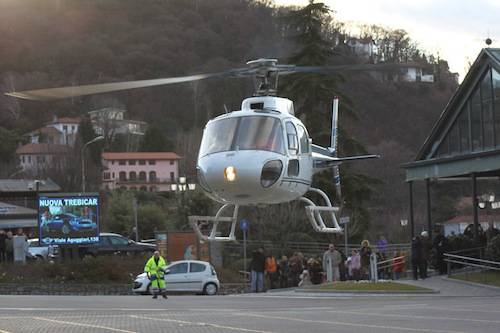 La befana in elicottero (inserita in galleria)