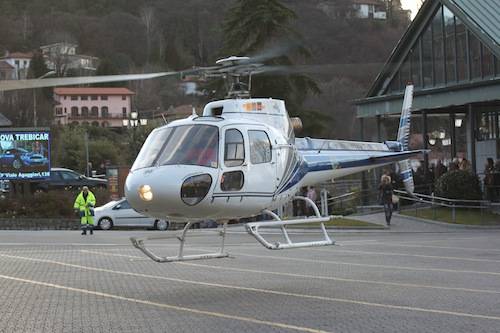 La befana in elicottero (inserita in galleria)