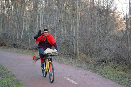La Befana sulla ciclabile (inserita in galleria)