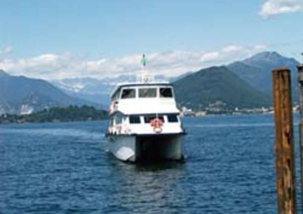 laveno battello navigazione lago maggiore prima